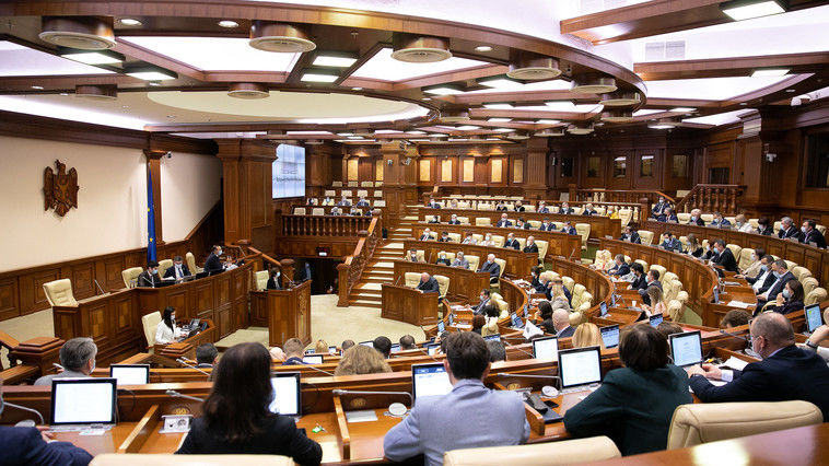 Парламент на заседании в четверг рассмотрит проект по борьбе с дезинформацией.