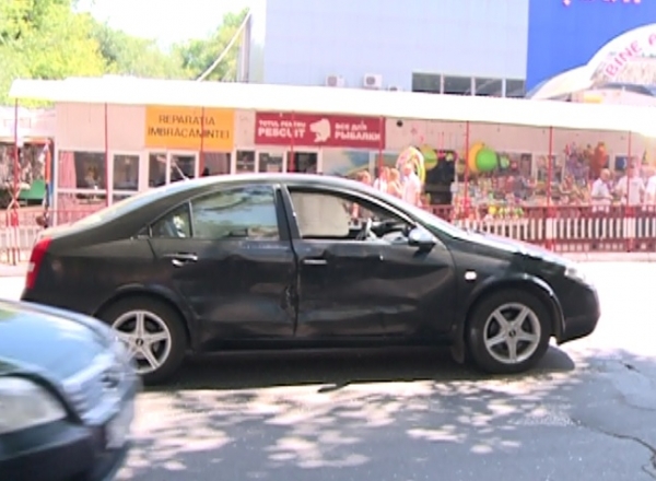 Imediat dupa accident directorul regiei transport a parasit locul accidentului. Acolo a ramas doar soferul lui.