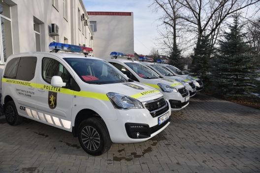 Șapte inspectorate de poliție au primit câte un laborator criminalistic mobil.