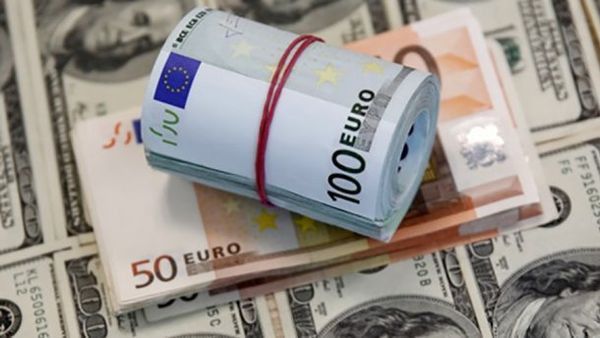 Евро и доллар подешевеют по отношению к молдавскому лею.