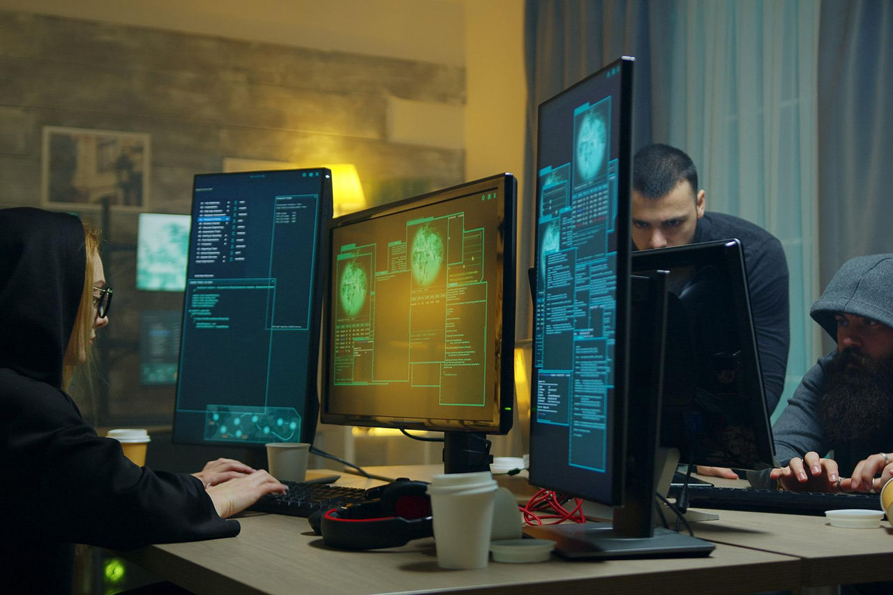 Microsoft acuză hackerii FSB de atacuri asupra ambasadelor sub acoperirea antivirusului Kaspersky.