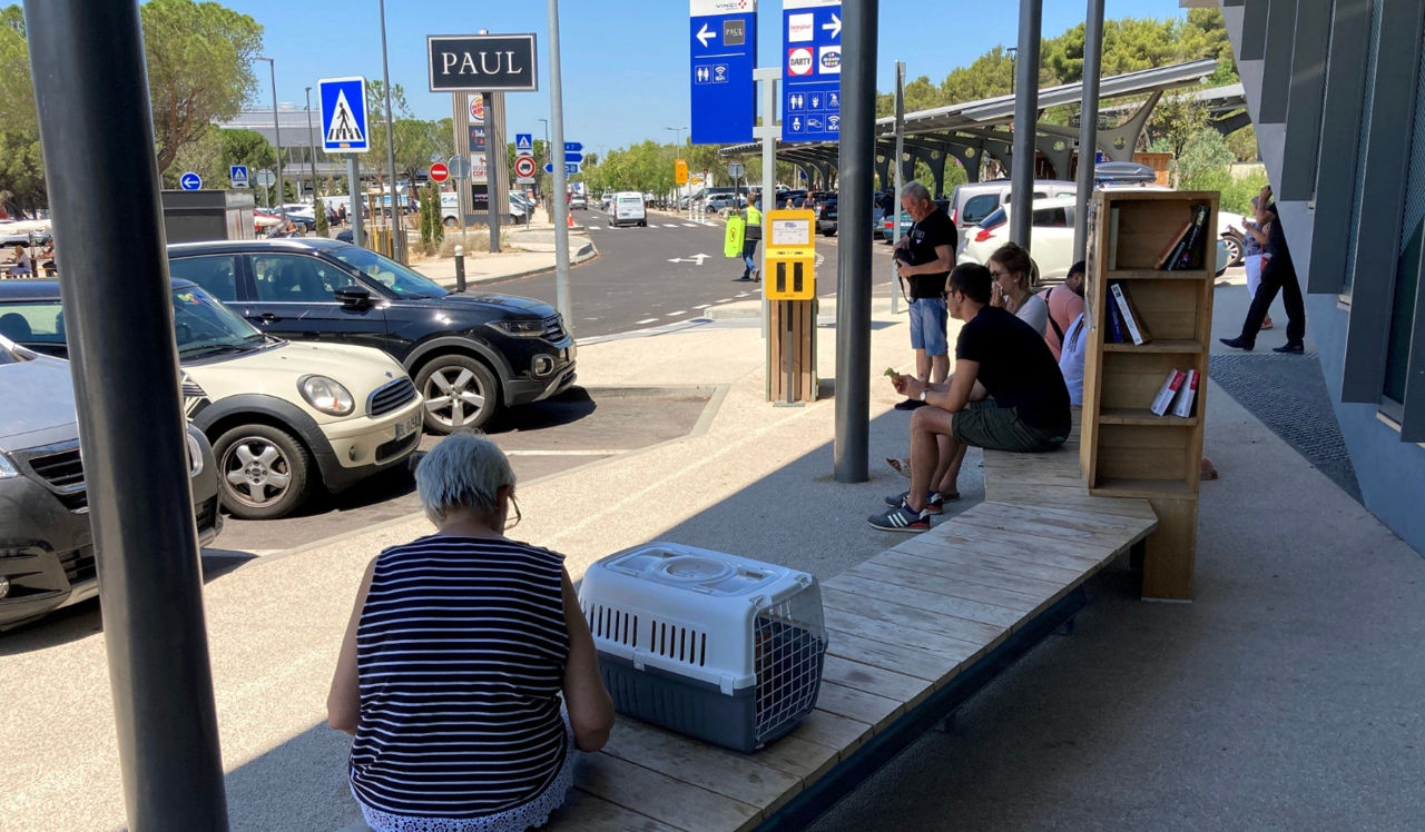 Un bărbat și-a uitat soția pe o autostradă din Franța și și-a amintit de ea după 300 km.