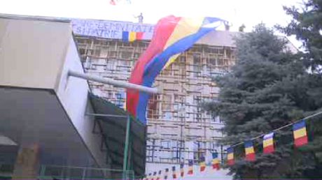 Студенты развернули триколор длиной 15  и шириной 7 метров. Фото: publika.md