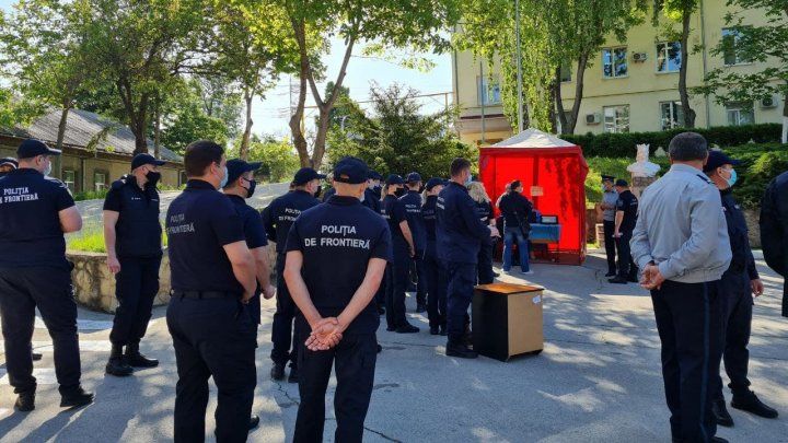 Молдавские пограничники сегодня сдавали кровь.
