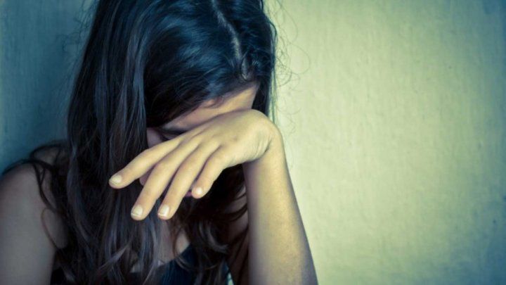 Au discutat pe Facebook, apoi s-au întâlnit. O femeie, violată de 3 bărbați