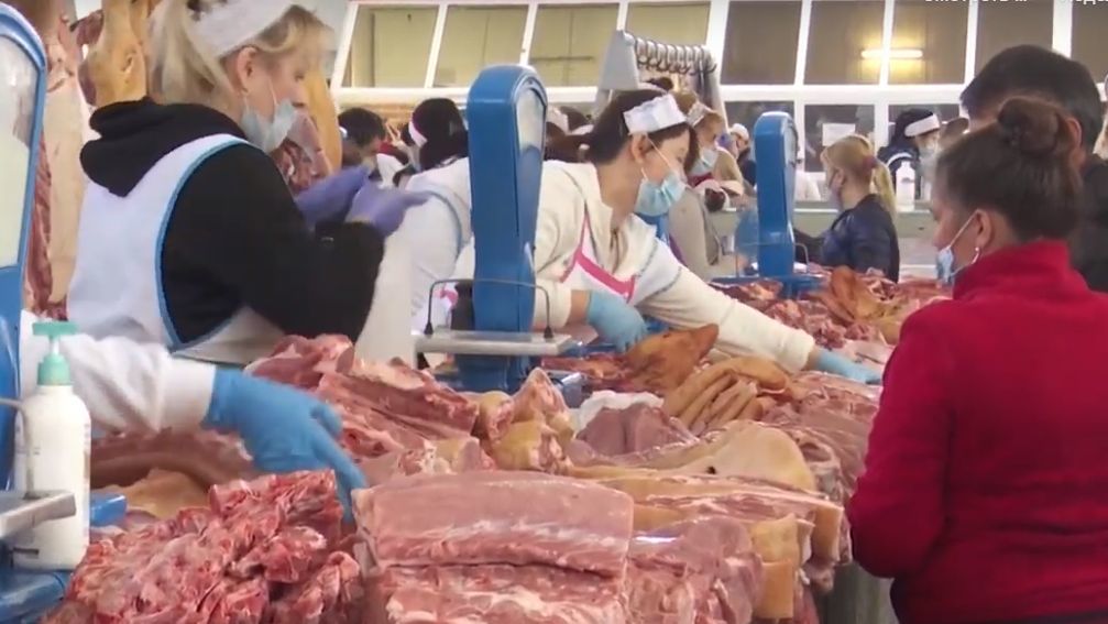 Инспекторы ANSA показали, как проходят проверки мясной продукции и яиц.