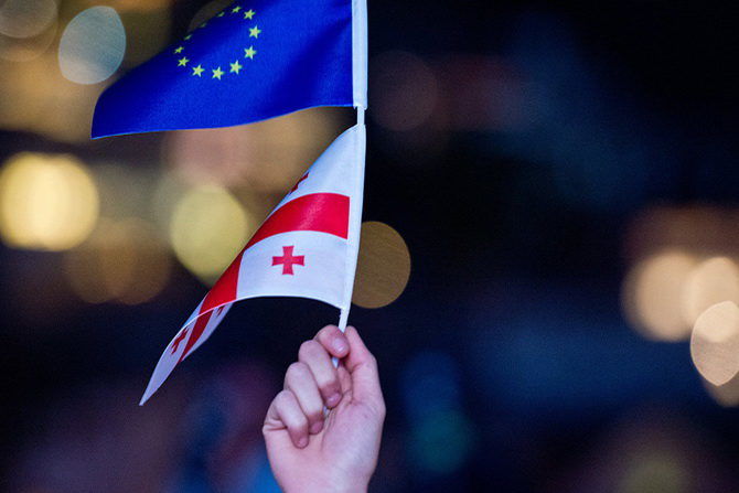 За проголосовали 42 члена парламентского комитета, против — 2.
