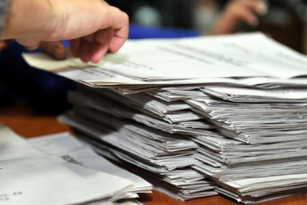 De astăzi, începe repartizarea buletinelor de vot către cele 35 de consilii electorale de circumscripţie din ţară.