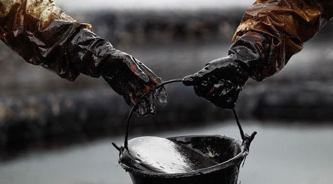 Нефть импортируется, либо транспортируется из скважин в Валенах (Кагульский район).