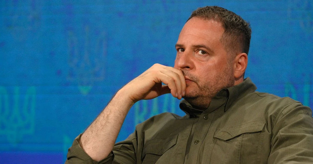 Андрей Ермак не отправился на фронт, хоть и обещал.