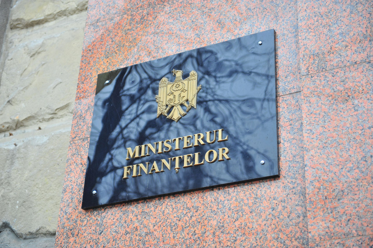 Departamentul Trezoreriei SUA va ajuta colegii moldoveni să crească veniturile. Foto: Point.md