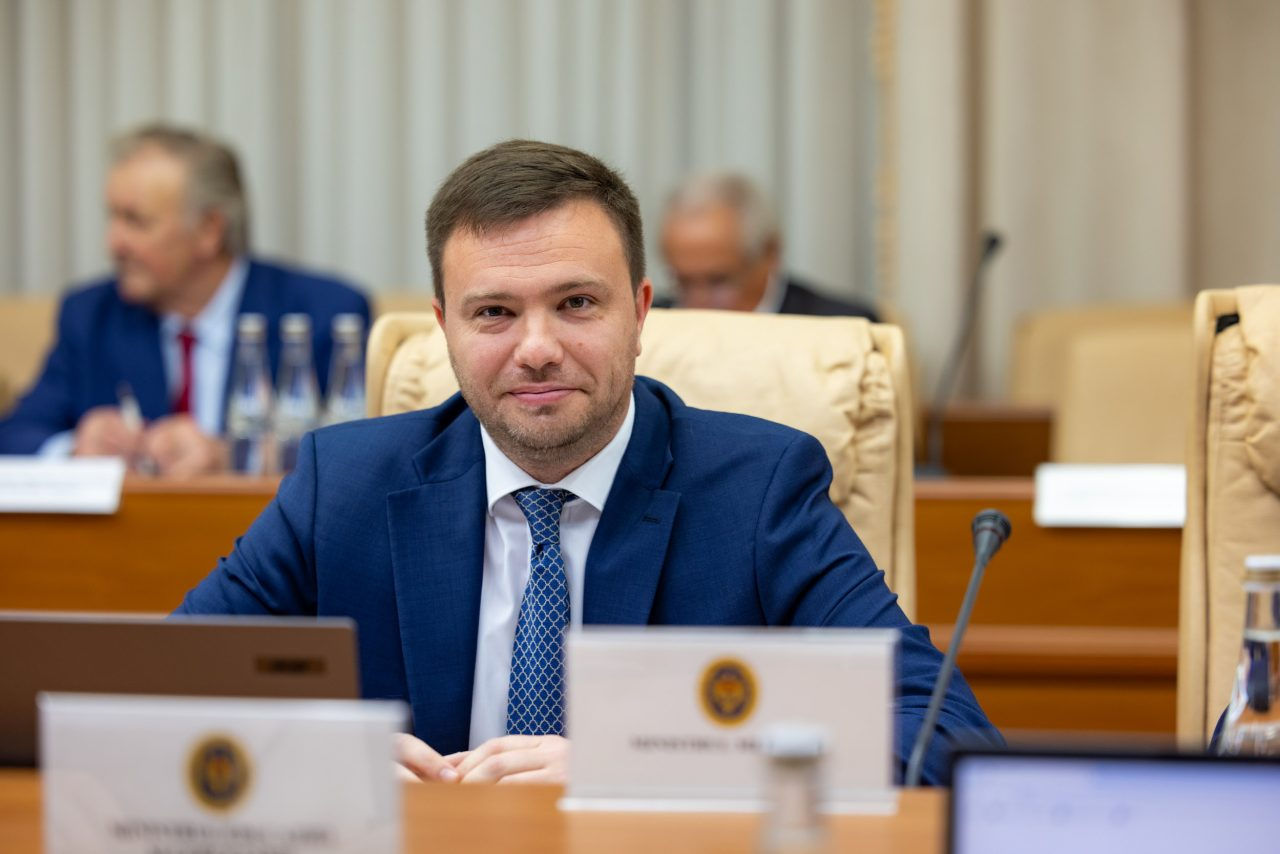 Ministrul Mediului va fi audiat în Parlament.