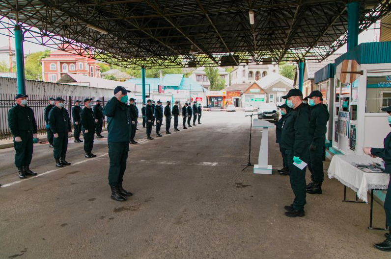 Пограничникам вручили награды за работу, проделанную во время пандемии.
