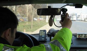 Служба InfoTrafic призывает водителей адаптировать скорость движения согласно предписаниям ПДД.