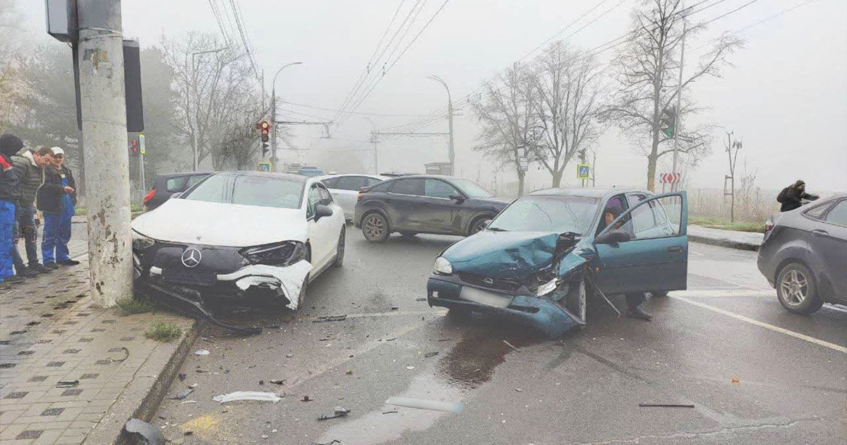 Accident în Capitală: Două automobile s-au tamponat.