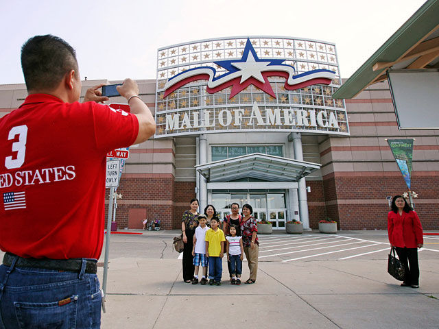 Упоминающийся в списке "мишеней" Mall of America расположен в городе Блумингтон и является одним из крупнейших торговых центров США.