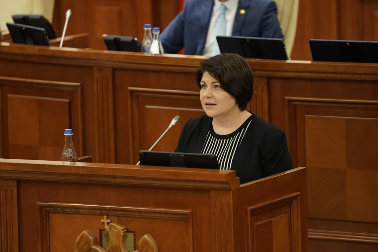 Парламент утвердил структуру правительства, состоящую из 13 министерств. Фото: Point.md.