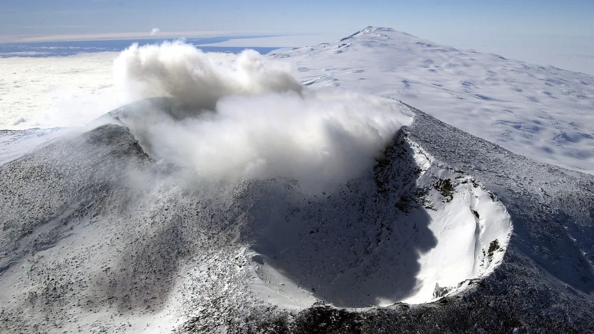 Pământul este amenințat de erupția a 100 de vulcani ascunși.