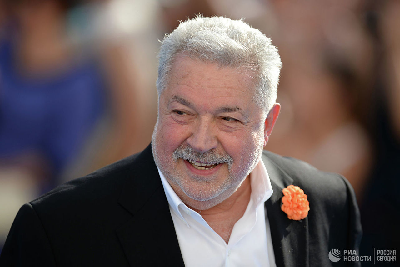 Гусман отреагировал на слова Ярмольника о несмешных шутках в КВН.