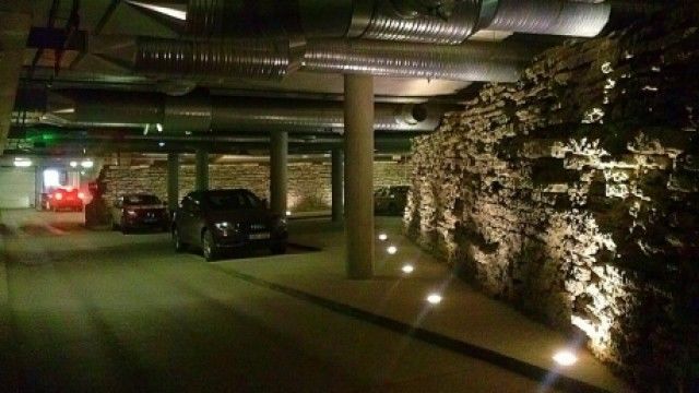 Şoferii care circulă cu maşini pe gaz ar putea să nu mai aibă acces în parcările subterane. Foto: publika.md