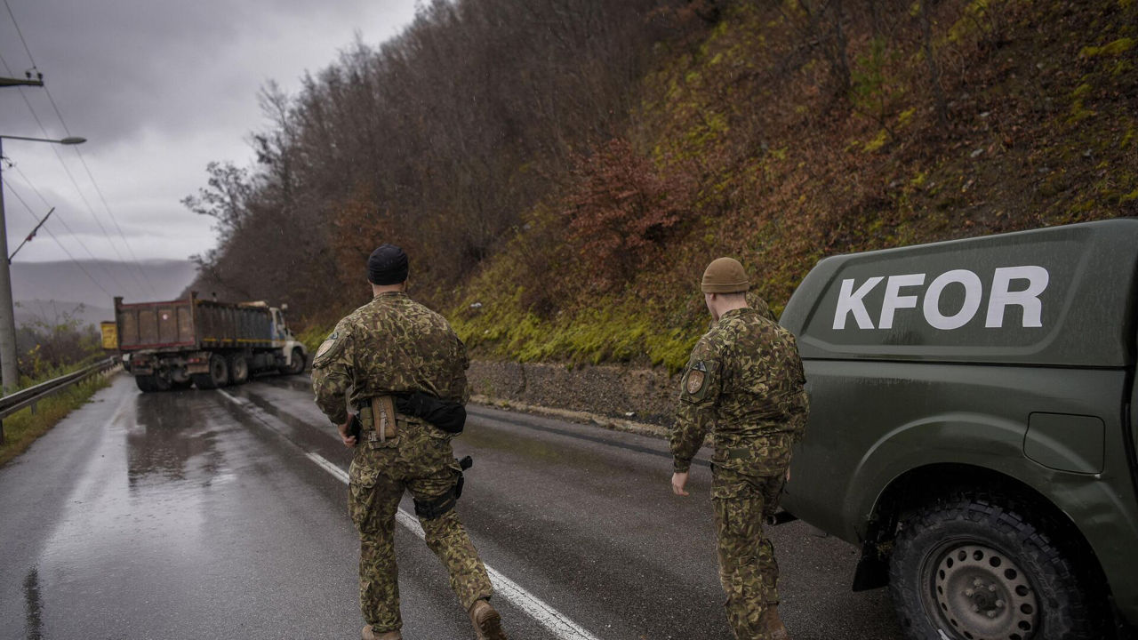 В настоящее время в Косово развернуто около 3800 солдат KFOR.