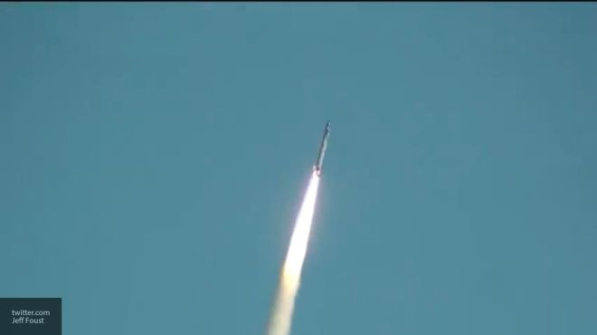 Длина ракеты-носителя составляет 9,5 метра, а вес — 2,6 тонны. Изображение: кадр YouTube