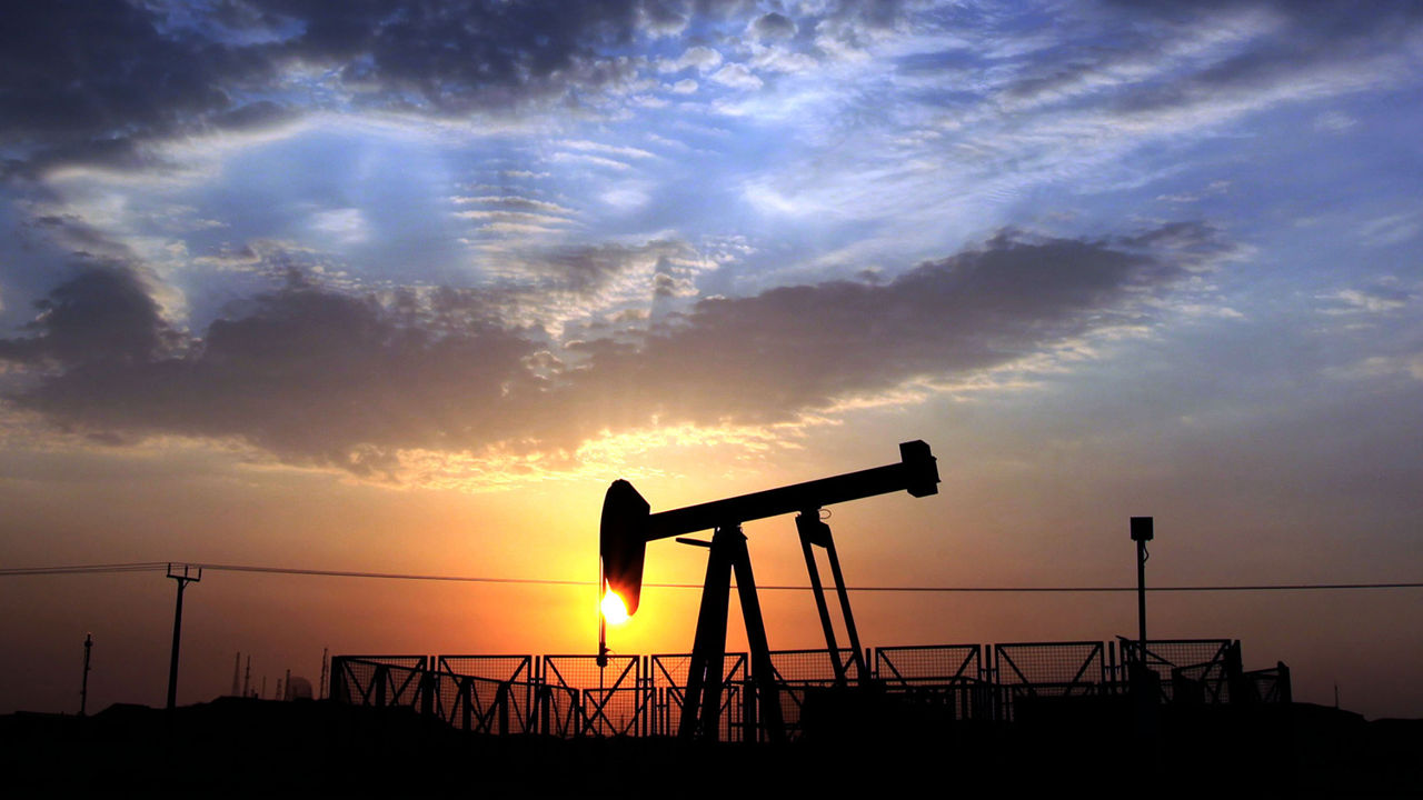 Добыча нефти в мире превысит 100 млн баррелей в сутки в 2023 году.