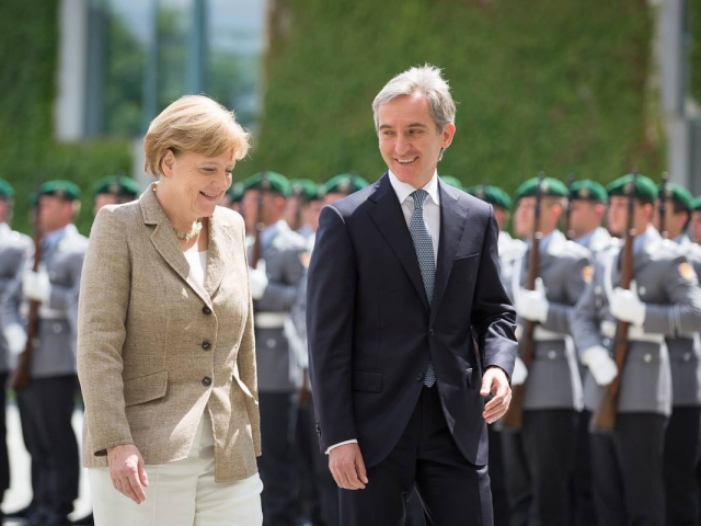 Prim-ministrul Iurie Leanca a fost primit astazi cu onoruri militare la Cancelaria Federala a Germaniei, unde a avut o intrevedere cu Angela Merkel.