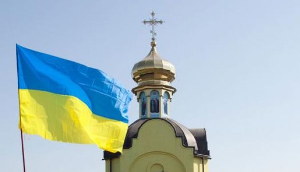 Представители "новой церкви" Украины устроили драку в Ровенской области.