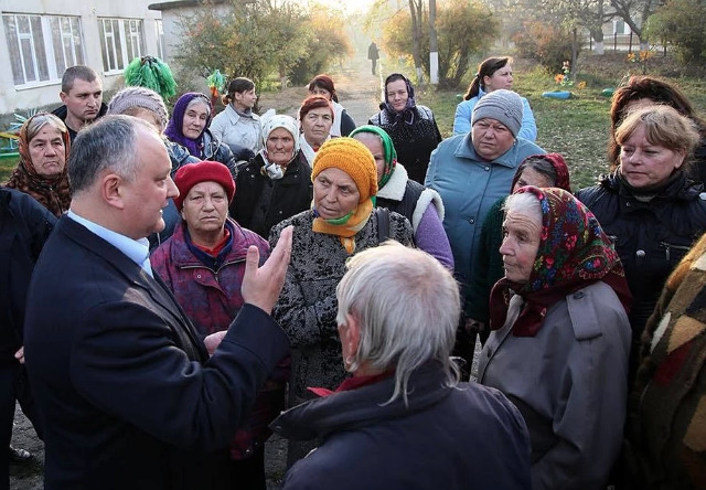 Пенсионеры не смогут получить денежную помощь до наступления Нового года