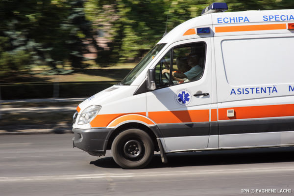 De la Bălţi, adolescentul a fost adus de către echipa SMURD la Spitalul clinic municipal pentru copii „Valentin Ignatenco” din capitală.