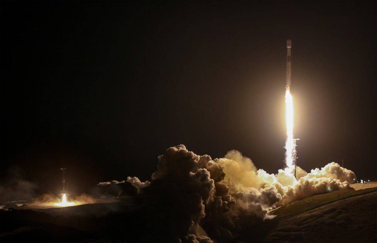 SpaceX запустила ракету с двумя военными спутниками Германии.