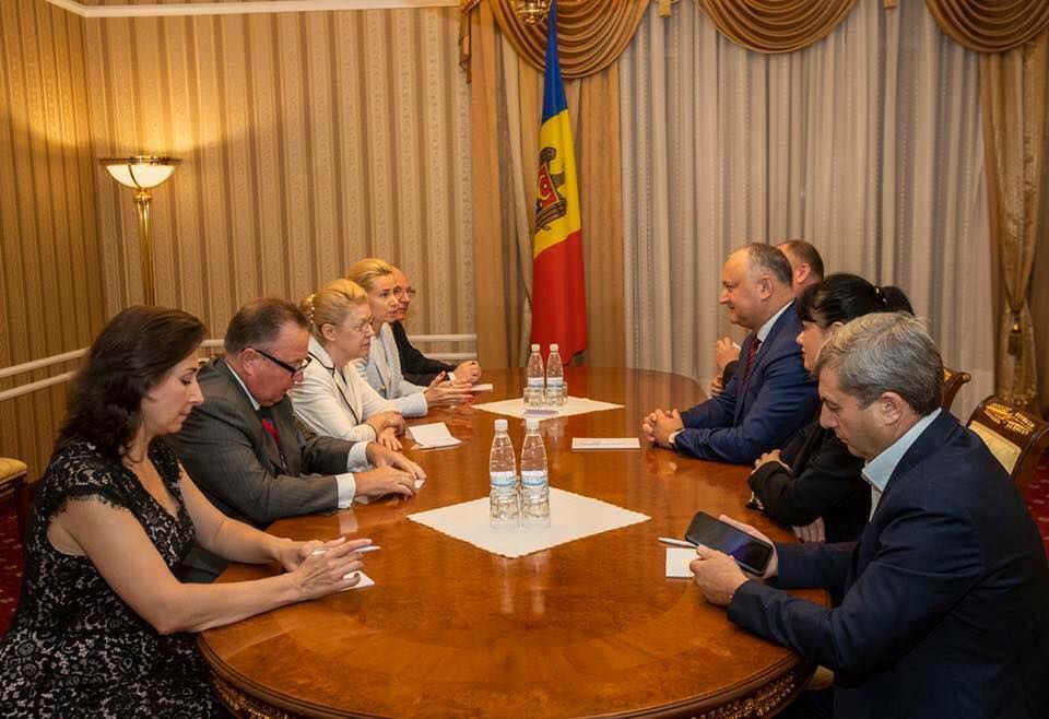 Президент Молдавии Игорь Додон встретился с делегацией РФ, приехавшей на Всемирный конгресс семей.