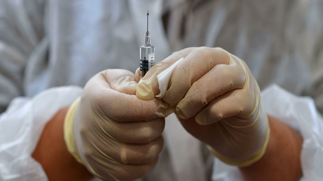 Израиль к апрелю планирует начать COVID-вакцинацию младенцев.