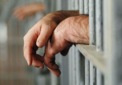 Еще одного подсудимого — гражданина Молдовы — суд признал невиновным, сообщает газета.