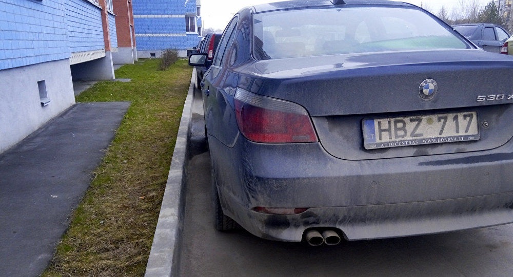 Persoanele fizice rezidente care au introdus pe teritoriul țării până în data de 1 noiembrie curent autoturisme cu numere de înmatriculare străine au dreptul să le plaseze în regim vamal de import cu achitarea accizului în mărime de 30% din cota accizului.