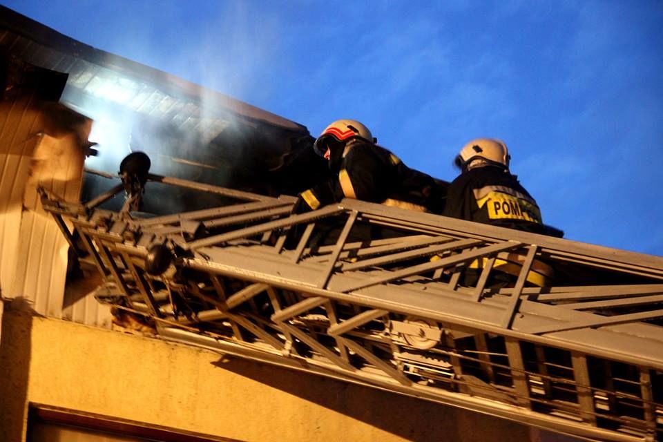 В результате статических и динамических исследований места пожара, специалисты выдвинули три версии его возникновения. Фото: facebook.com/Inspectoratul General pentru Situații de Urgență al MAI.