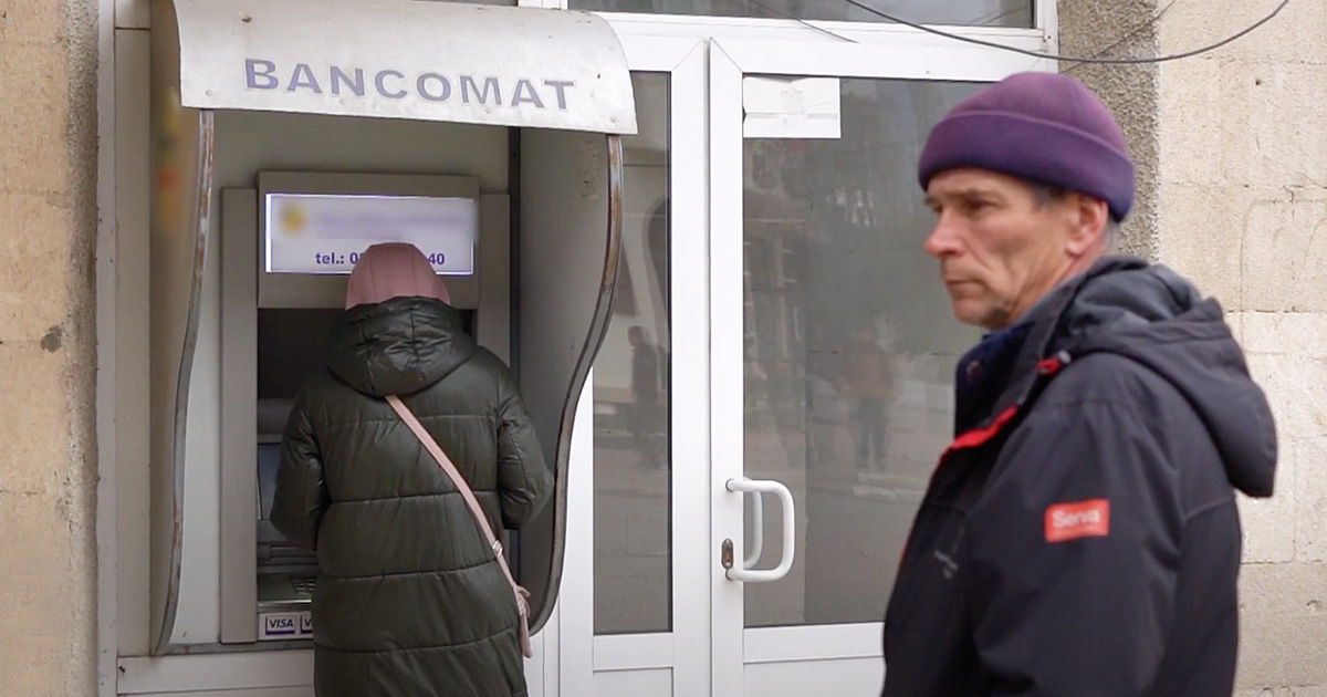 Граждане о средней зарплате: В Молдове на 13 000 леев прожить невозможно.