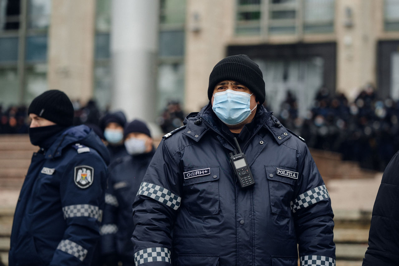 Проект МВД: Гражданам запретят приближаться к полицейским ближе чем на 2 метра.