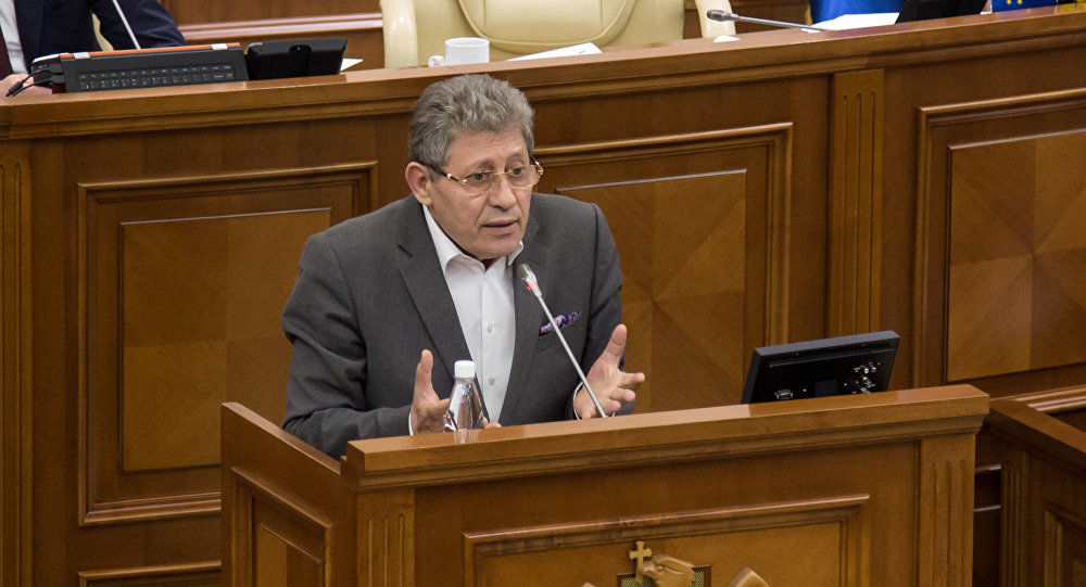 Ghimpu: Biserici construite în stil rusesc, revenire la RSSM