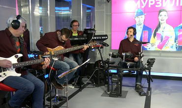 Un post de radio rus a parodiat melodia „Давайте выпьем, Наташа”. 