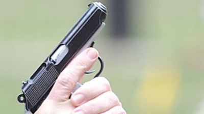 Trei polițiști de frontieră a echipei mobile a fost agresați, noaptea trecută, de un grup de persoane.