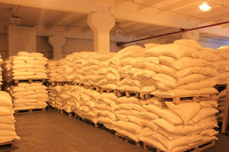 Importurile de zahăr, limitate pentru intermediari: Prioritate pentru industria locală.