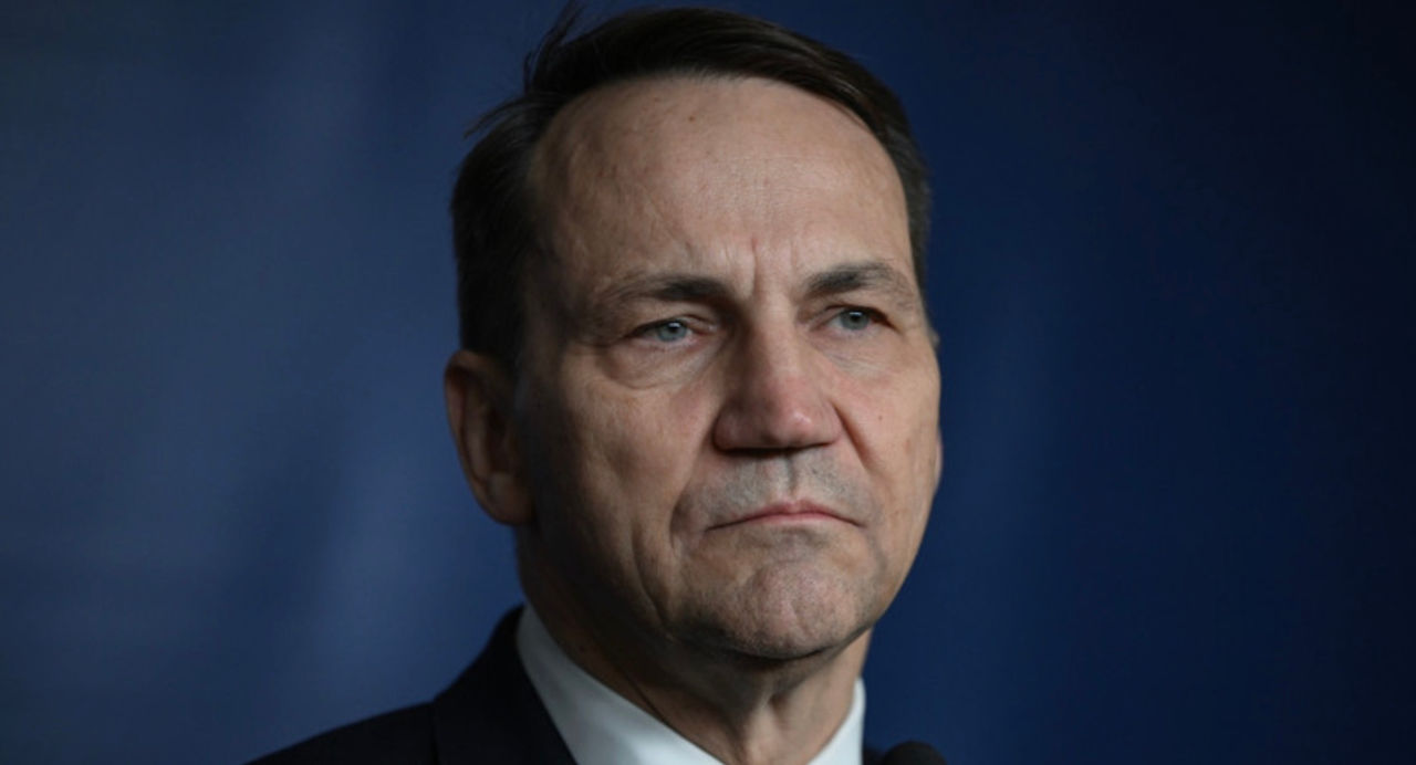 Sikorski: Rusia a recurs la o escaladare tactic nerezonabilă împotriva Occidentului.