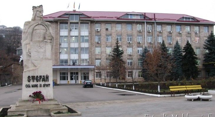 Мэра Сорок, обличившего девушек в неподобающем поведении, оштрафовали.