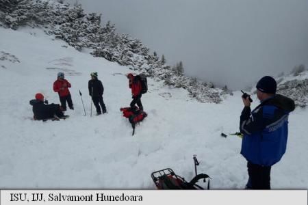 Tragedie în România: Un turist a murit la munte, sub nămeți