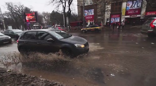Неприглядный вид города после таяния снега возмутил не только рядовых кишинёвцев, но и мэра.