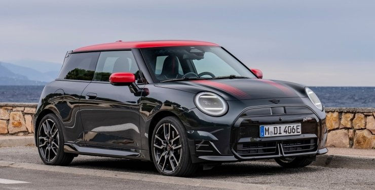 Представлен спортивный электромобиль Mini.
