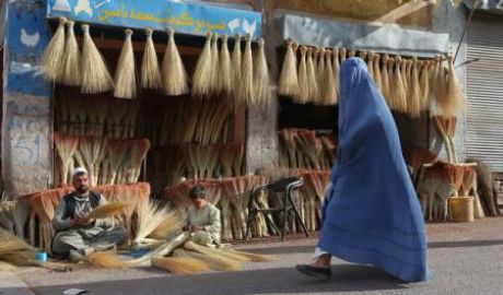 Marocul interzice fabricarea şi vânzarea burqa. Foto: EPA