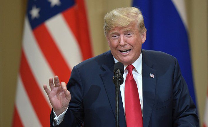 Трамп пошутил про свой возможный импичмент.